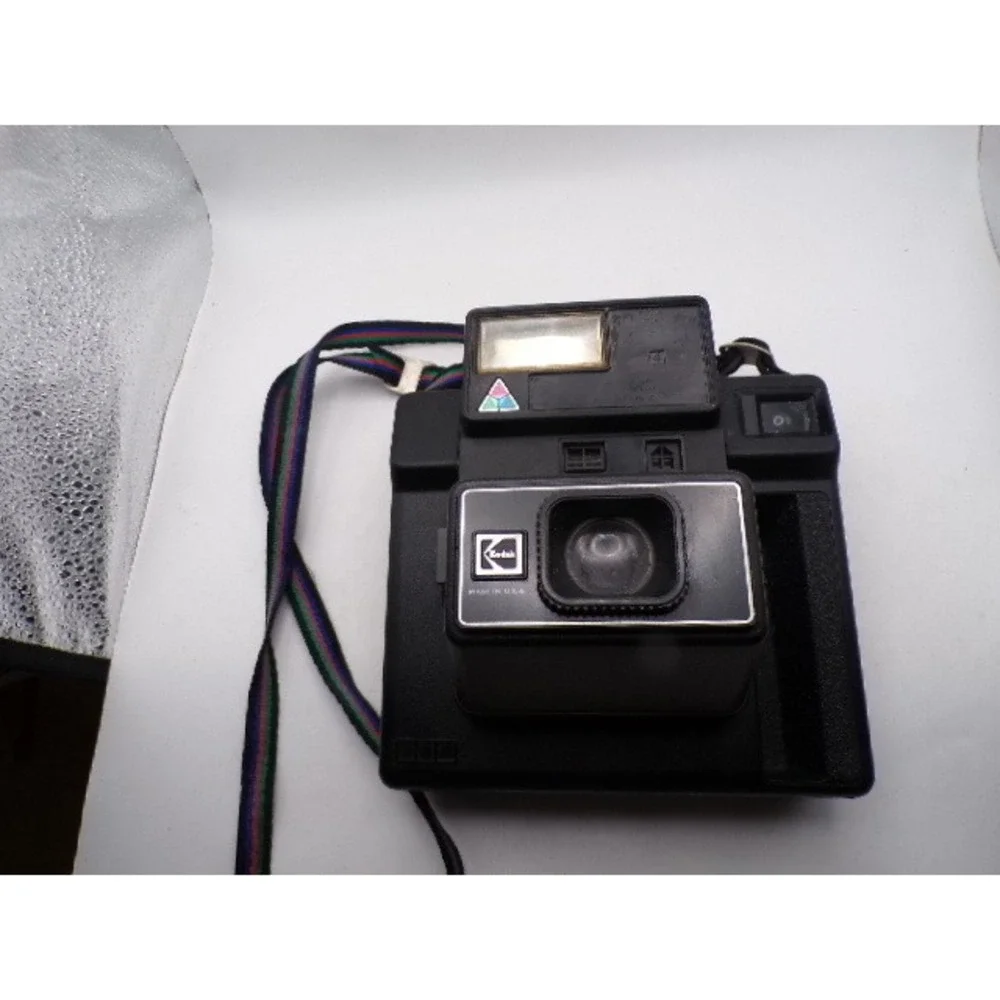 Kodak EK4 Instant Camera Vintage Black‎ Film Camera with Flash and Neck Strap